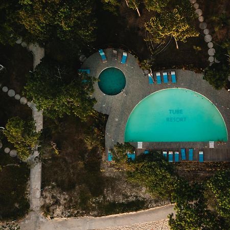 チューブ リゾート ロンサレム島 エクステリア 写真